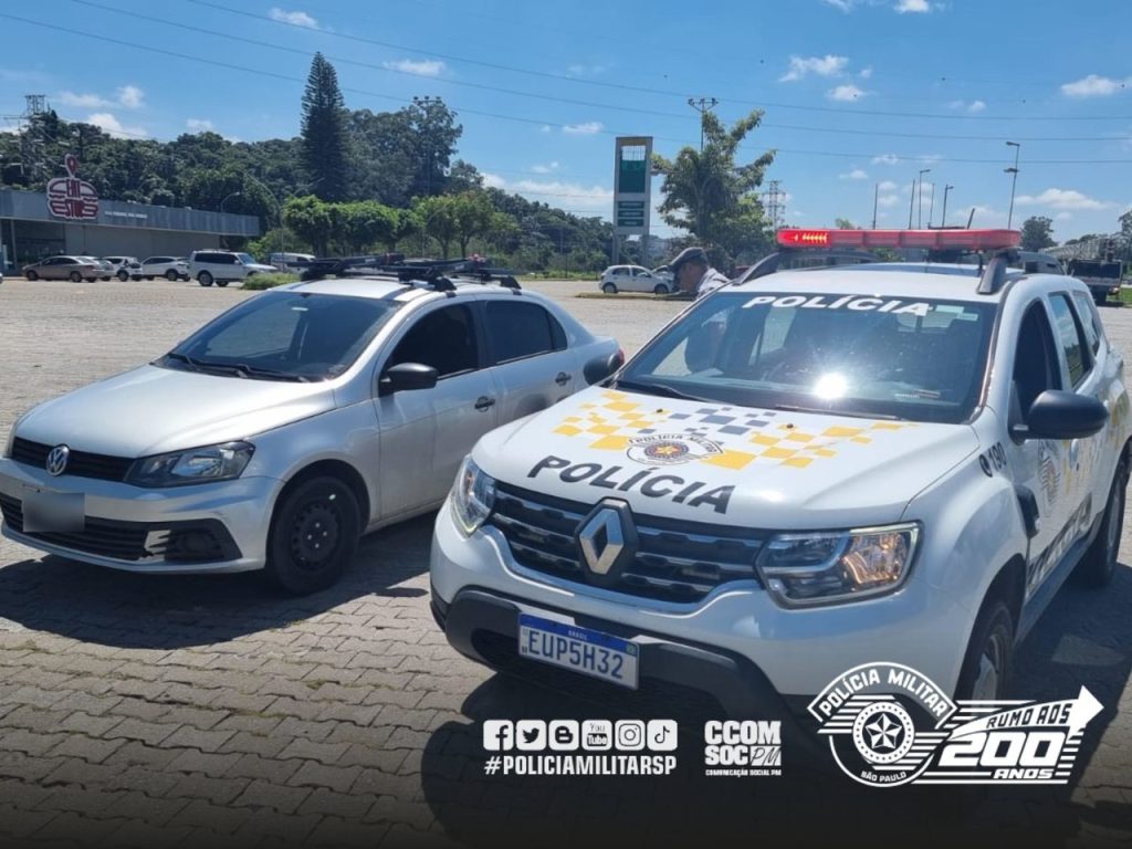PRF apreende carro