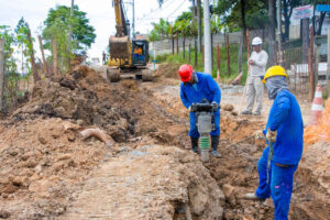 Obras na avenida Canaã