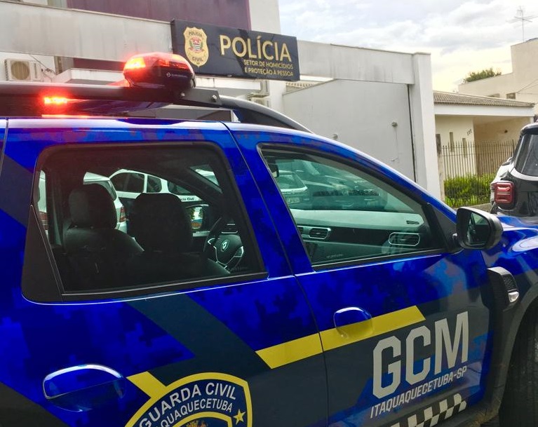Viatura da GCM na Delegacia de Itaquá