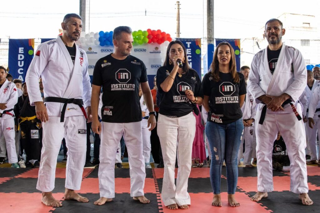 Minotauro e Minotouro em entregua de kimonos