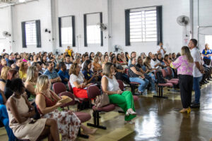 reunião para definir estratégia de segurança nas escolas de Itaquá