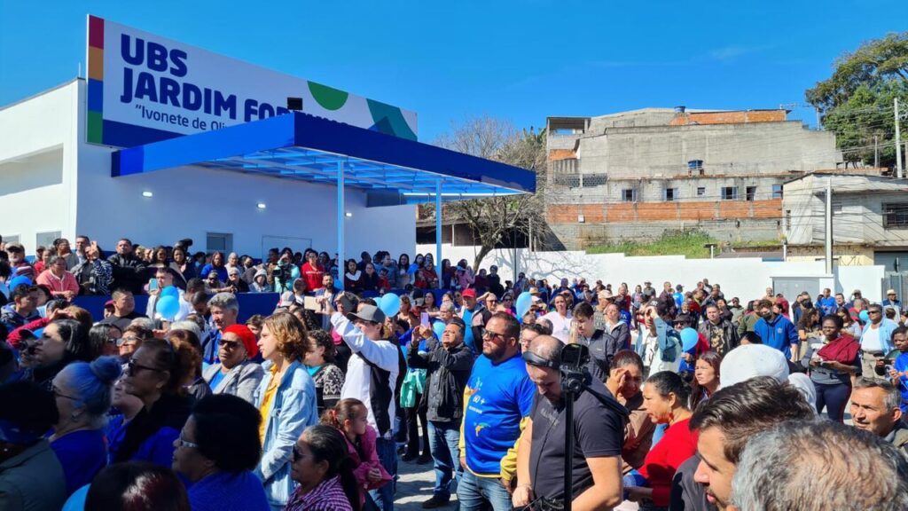 Multidão acompanha inauguração do Jardim Fortuna