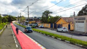 Ciclofaixa na avenida Tancredo Neves