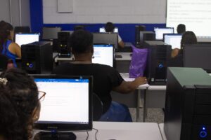 curso de auxiliar de operações em logística