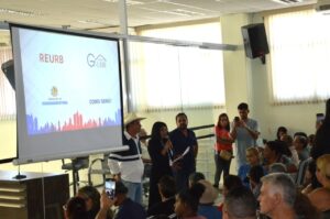 Reunião sobre regularização fundiária na Câmara de Itaquá