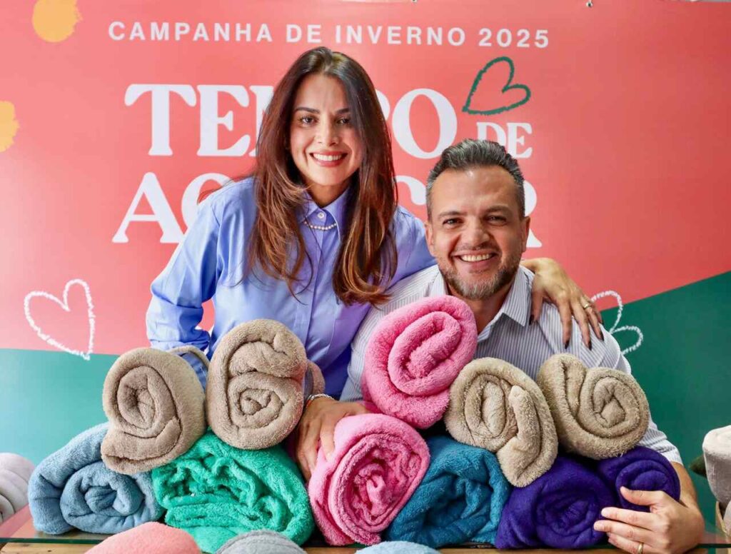 Eduardo Boigues e esposa na campanha do agasalho