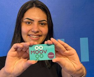 Estudantes do Aprova Itaquá recebem vale-transporte