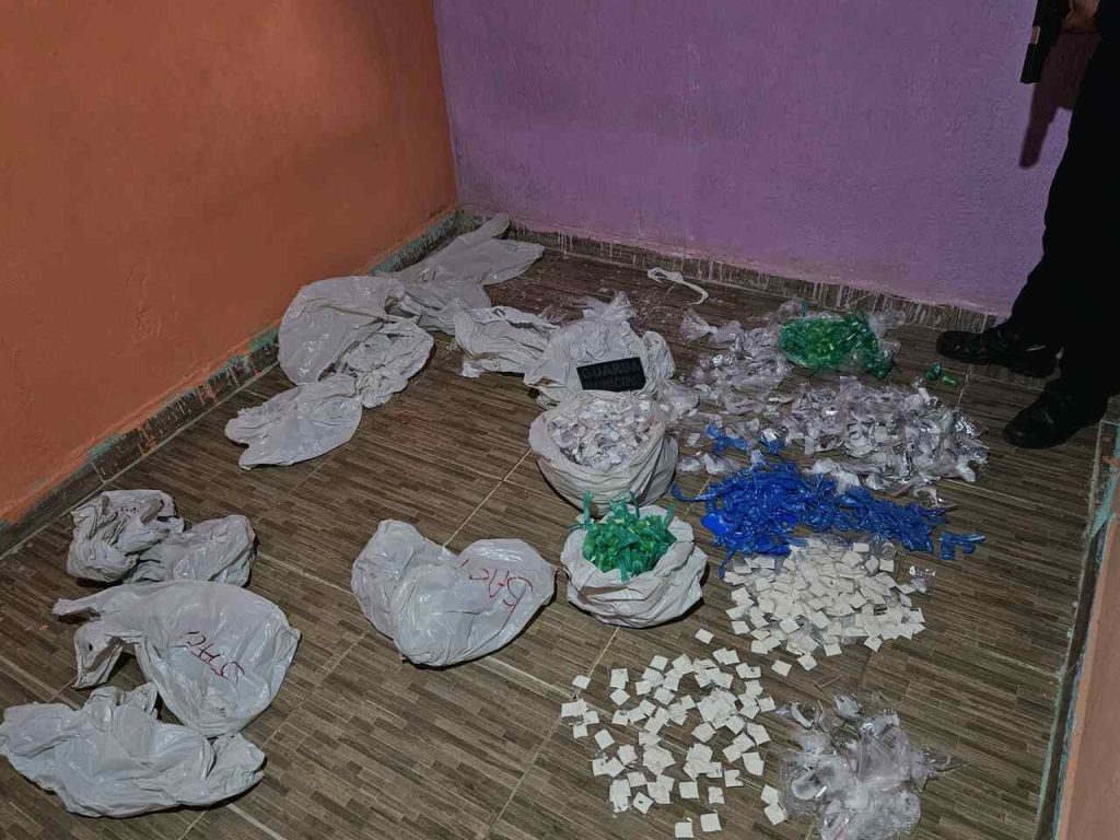 GCM de Itaquá desmantela casa bomba e apreende mais de mil porções de drogas