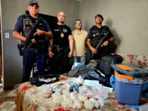 GCM de Itaquá e GOE prendem três suspeitos e desarticulam duas casas bomba