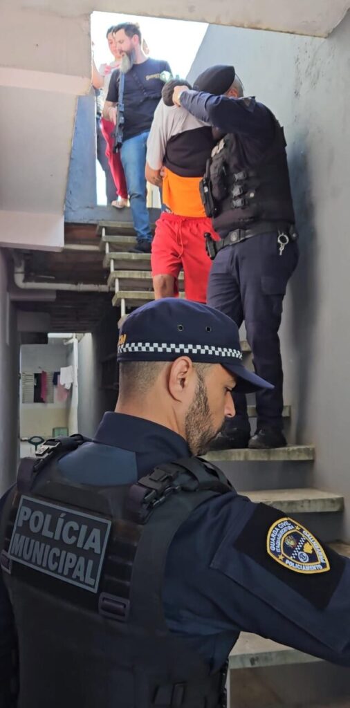 GCM e Dise apreendem R$ 8,3 mil em Operação ‘Narcos’ e prendem suspeito de gerenciar tráfico em Itaquá