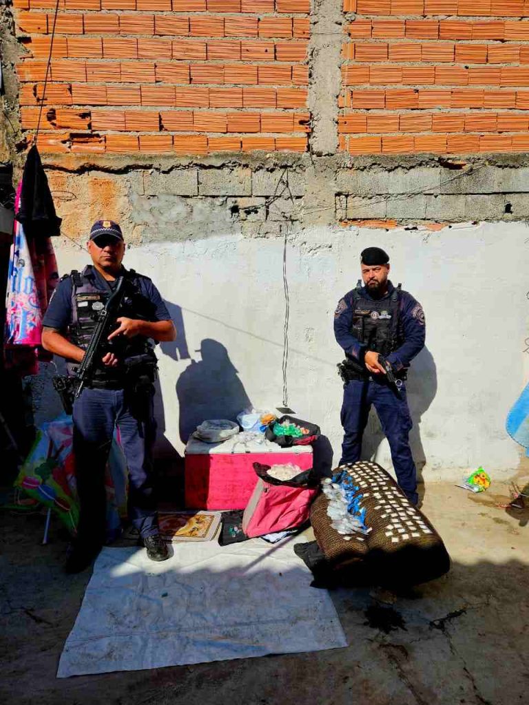 Operação Narcos da GCM de Itaquá descobre duas ‘casas bomba’ e apreende mais de mil porções de drogas