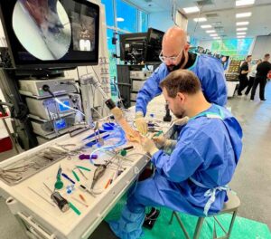 Ortopedia de ponta em Mogi médico do Imot traz técnicas avançadas dos EUA