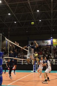 Itaquá Vôlei estreia com vitória na Superliga C e lidera Grupo A