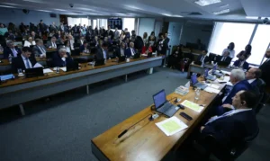 CCJ do Senado rejeita PEC da Blindagem