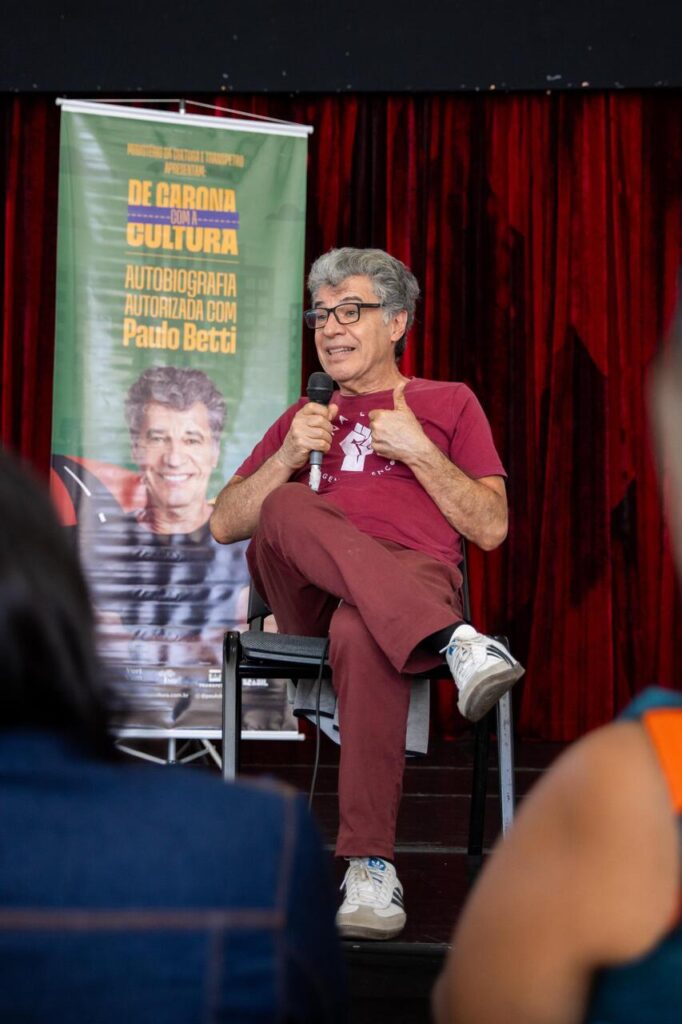 Paulo Betti emociona público nos 465 anos de Itaquá