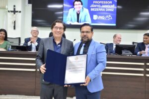 Jânyo Diniz recebe o Título de Cidadão Itaquaquecetubense