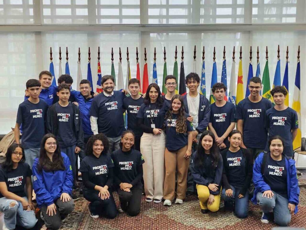 Estudantes de Itaquá vivem experiência internacional com programa SP