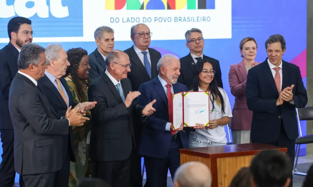 Lula sanciona lei contra adultizacao de criancas