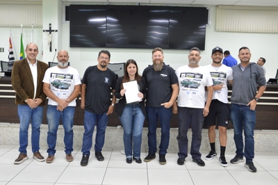 Organizadores do Encontro de Carros Antigos recebem moção de aplausos