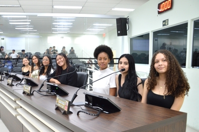 Poder Legislativo recebe a visita de estudantes