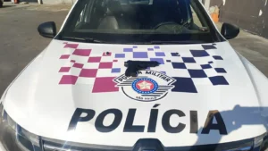 Simulacro de arma foi apreendido pela polícia