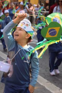 Tradição e orgulho: desfile cívico de Itaquá atrai 7 mil espectadores