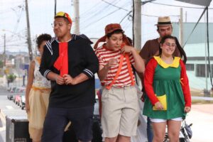 Cultura de Itaquá apresenta peça inspirada em Chaves para celebrar o mês das crianças