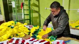 GCM de Itaquá descobre fábrica clandestina de camisetas esportivas falsificadas