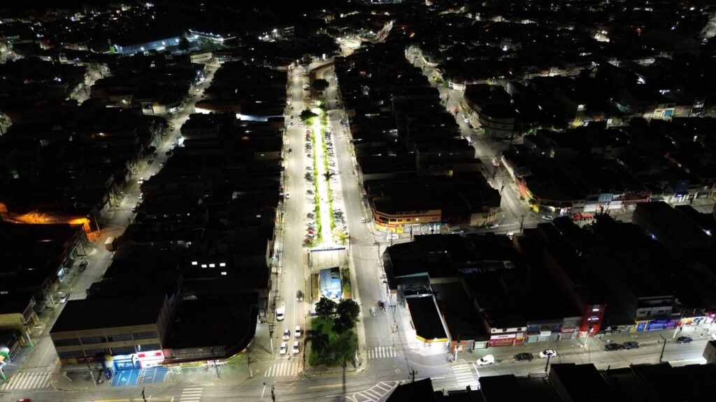 Iluminação de LED em Itaquá à noite