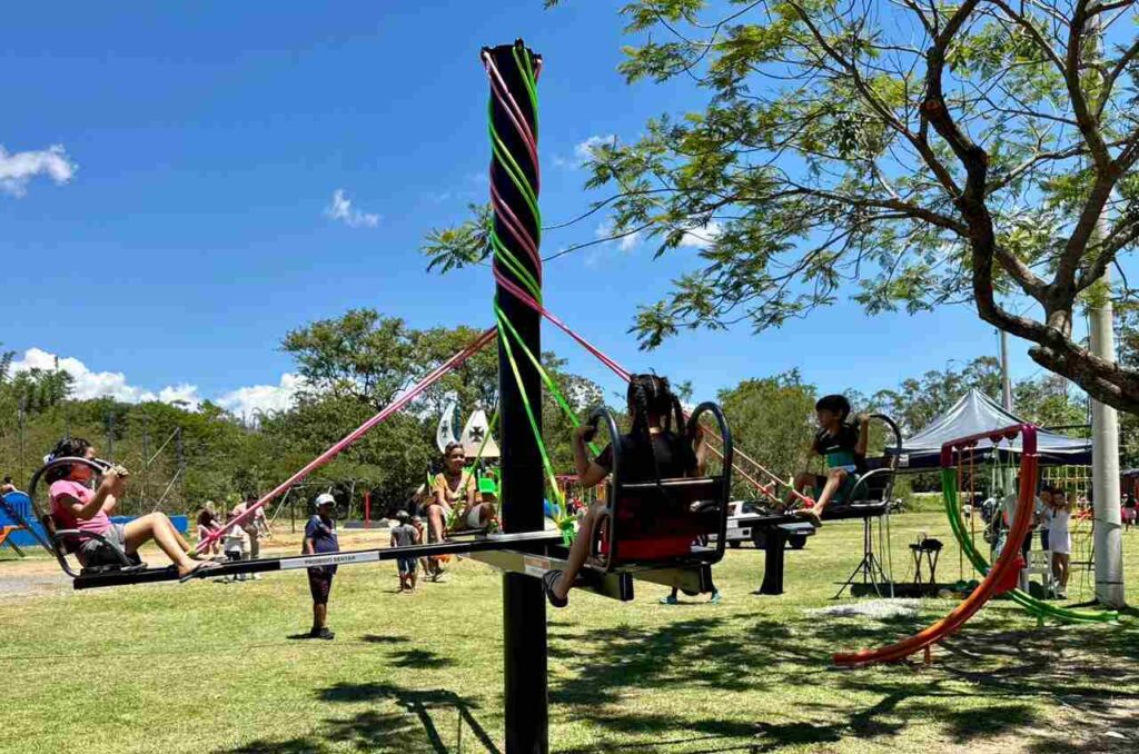 brinquedos no Parque Ecológico Mario do Canto