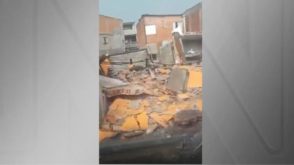 prédio interditado desabou em Itaquá por chuvas