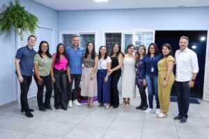 Boigues e equipe da Educação de Itaquá