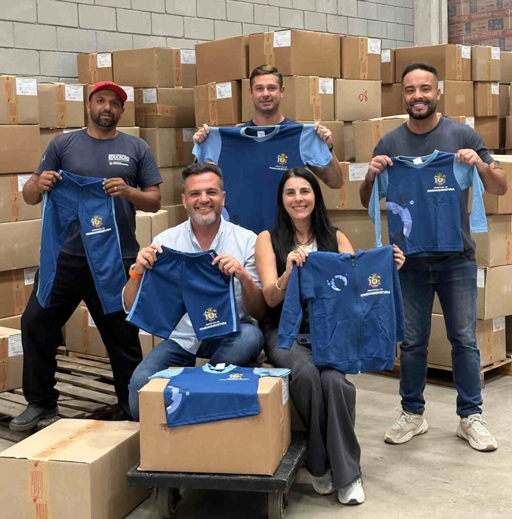 Eduardo Boigues na entrega de uniformes