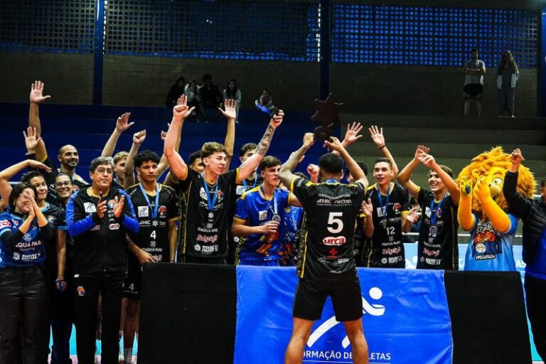 Itaquá Vôlei Mania, campeão do Campeonato Brasileiro Interclubes de Vôlei Sub-21